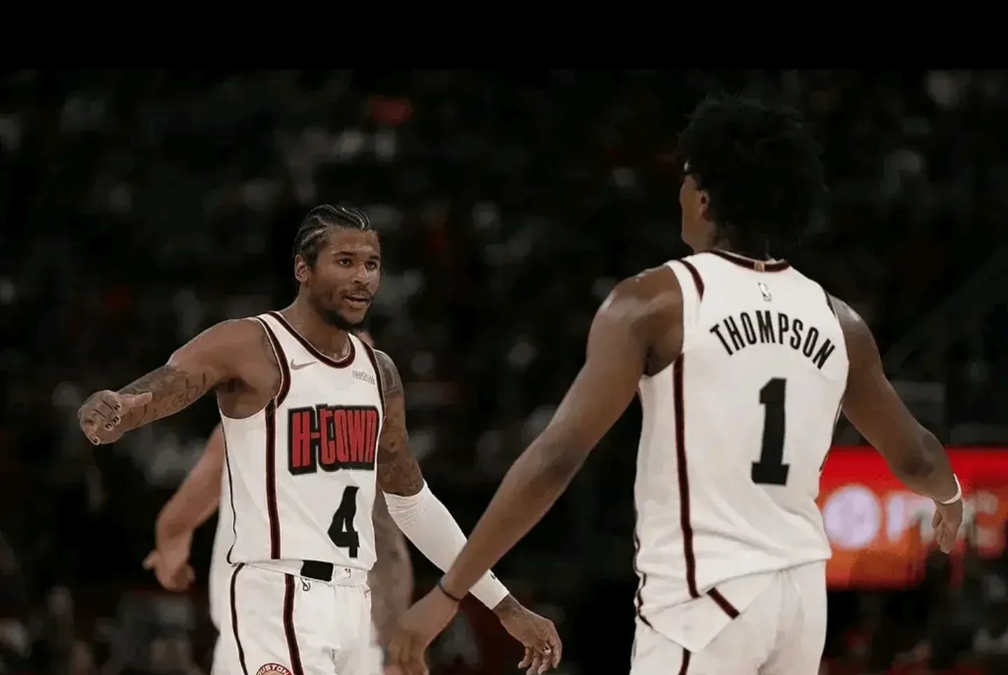 九游在线登录-火箭队进攻连连不断，对手防守束手无策