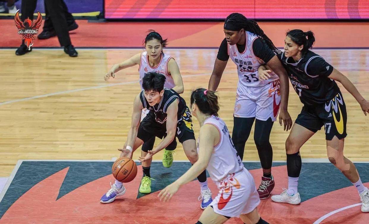 包含浙江女篮胜陕西，保持不败纪录继续领先的词条